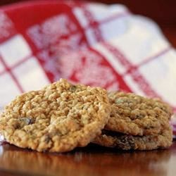 Beth's Spicy Oatmeal Raisin Cookies