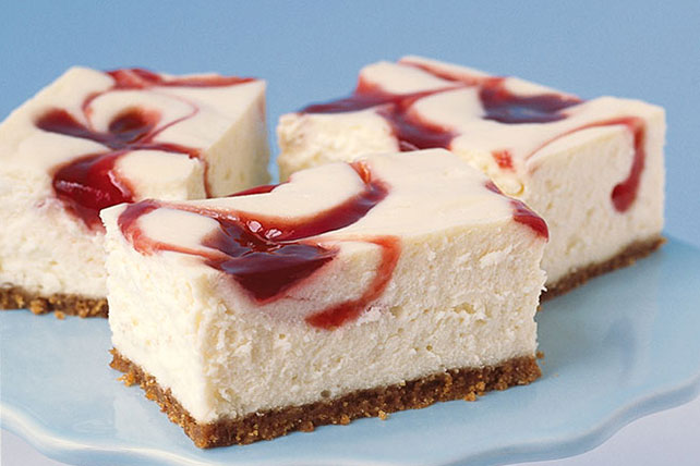 PHILADELPHIA New York-Style Strawberry-Swirl Cheesecake